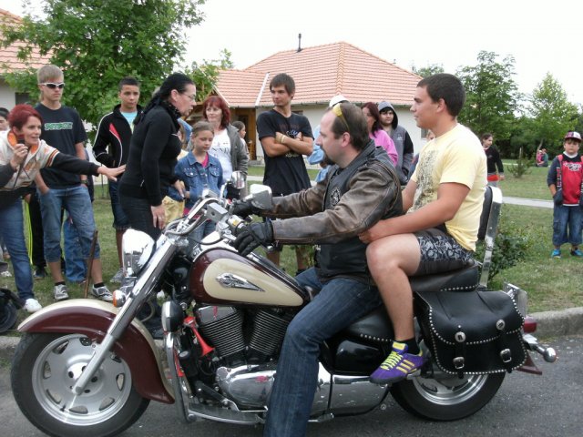Motorozás a Zempléni Farkasokkal